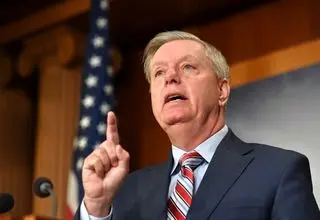 سناتور تندرو: آمریکا با فشار به ایران می‌خواهد پوتین را پای میز صلح بکشاند