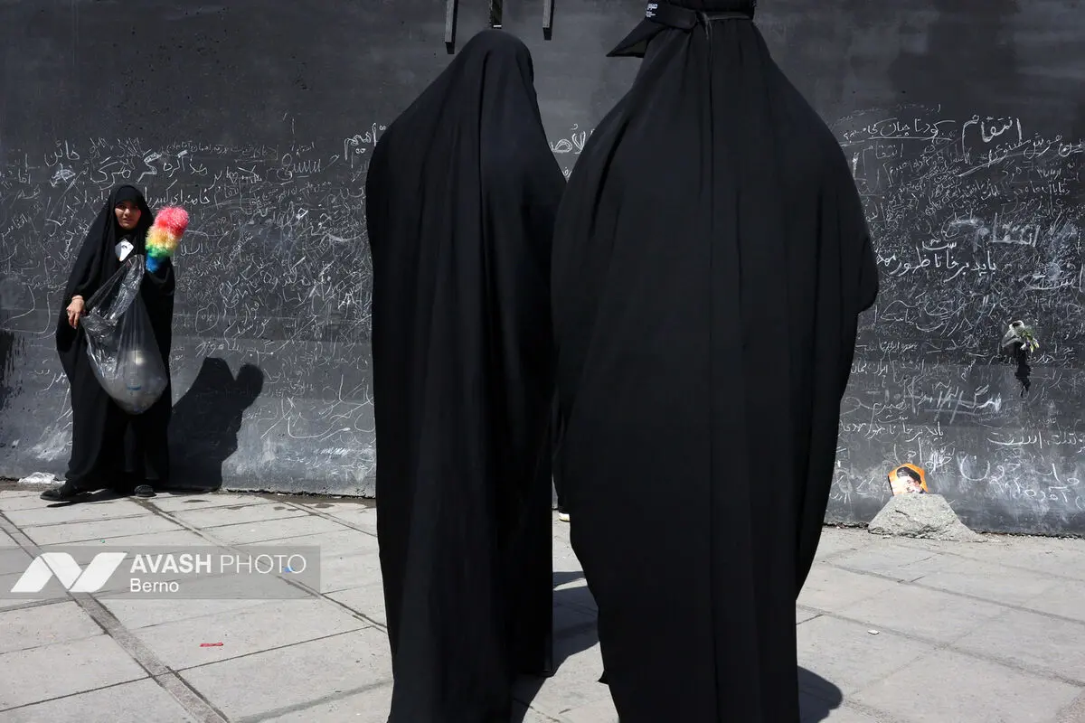 مراسم وداع با رهبر شهید انقلاب و اقامه نماز بر پیکرهای مطهر شهدا - ۲