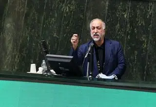 عزیزی: بانک‌ها نباید در جیب مردم دست‌اندازی کنند