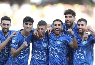 استقلال پس از 521 روز به صدر جدول رسید