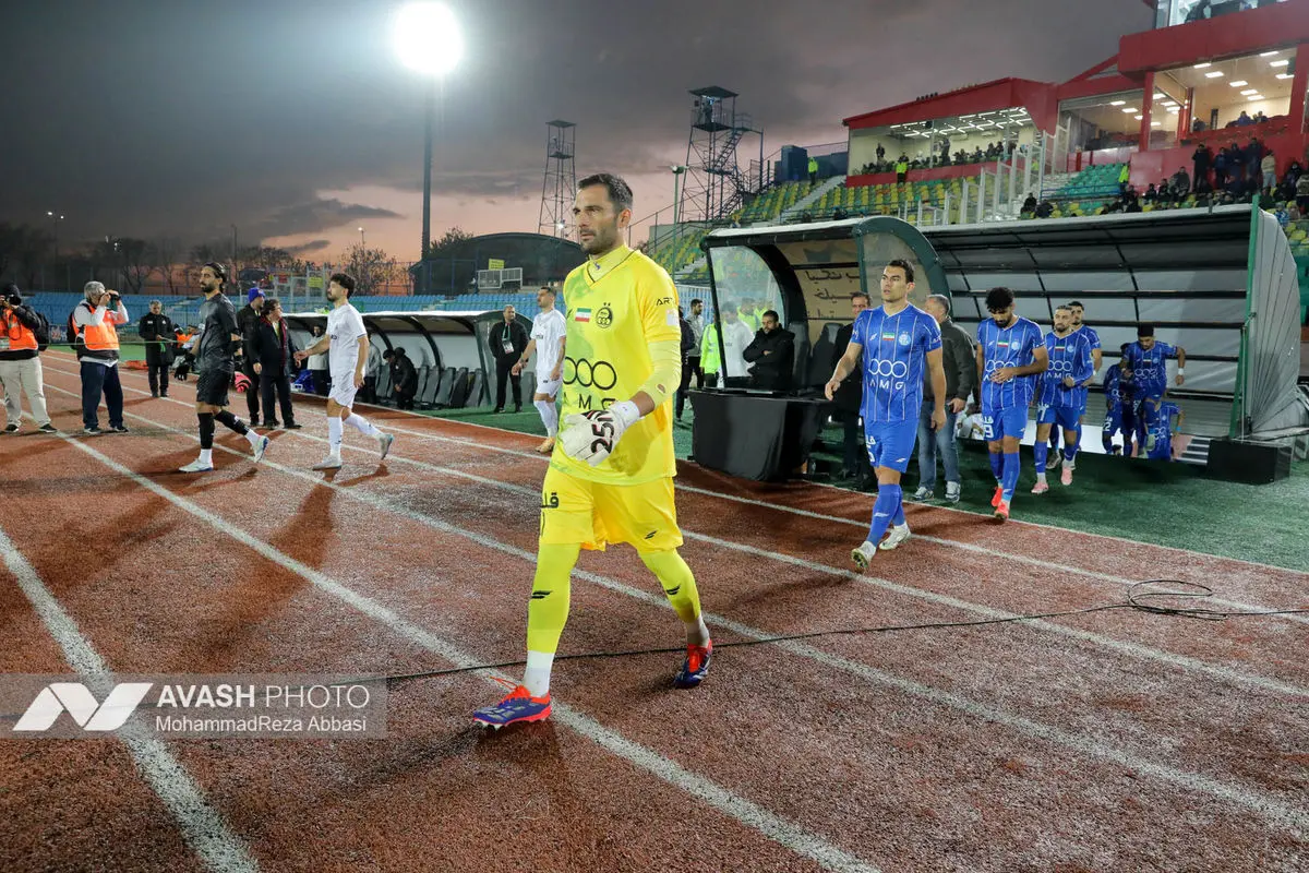 دیدار تیم های فوتبال استقلال تهران و ملوان بندر انزلی