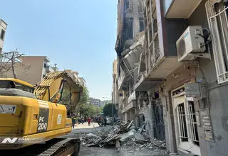 نجات سرباز جوان از زیر آوار