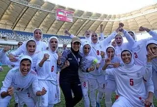 بلاتکلیفی تیم ملی فوتبال بانوان