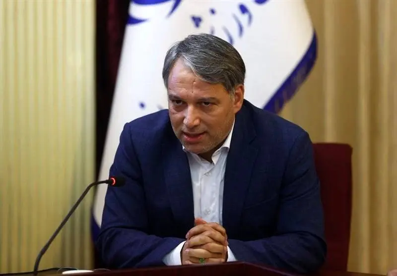 عزیزی: دولت اینقدر بیپول شده که اختصاصیترین زمین ورزشی را بفروشد؟