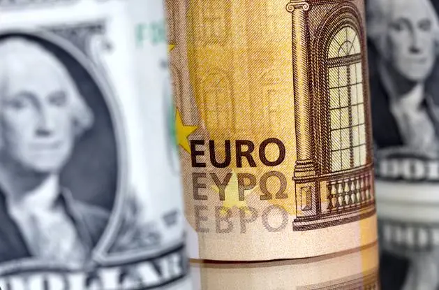 یورو در مسیر صعود، دلار در آستانه رکود
