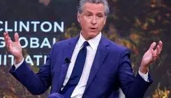 فرماندار کالیفرنیا: ترامپ درباره جنگ با ایران دروغ‌پردازی می‌کند