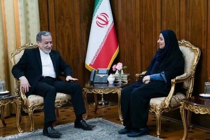 دیدار و گفت‌وگوی وزیر راه با وزیر امور خارجه درباره تسهیل هماهنگی میان دو وزارتخانه