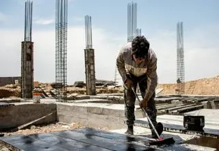 استخدام و بکارگیری اتباع بیگانه غیرمجاز جرم است؟