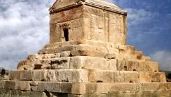 چرا به نام کوروش حساسیت دارید؟