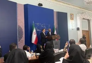 کار خبرنگاران سخت‌تر از کار ما است