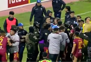 بازی فوتبال به خاک و خون کشیده شد؛ داور 17 نفر را اخراج کرد