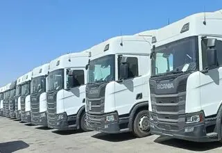 پرتاب شدن راننده کامیون به بیرون هنگام تخلیه بار