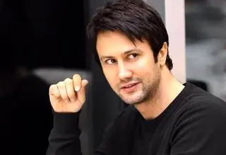 تیپ شیک زمستانی شاهرخ استخری و همسرش+عکس