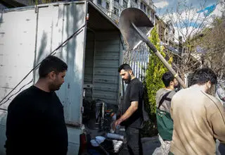 گروه‌های جهادی؛ پای کار خانه‌های آسیب‌دیده در جنگ