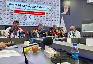 دبیرکل جمعیت هلال احمر: در جنگ اخیر بیش از ۷۲۱۵ نفر زنده نجات یافتند
