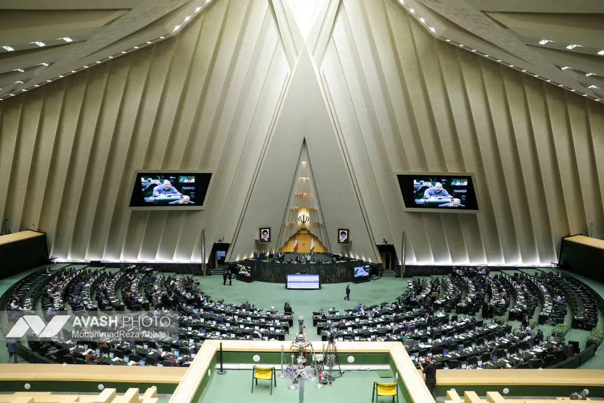 وزیر نفت به سوالات نمایندگان پاسخ می‌دهد