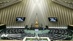وزیر اقتصاد به سوال نمایندگان پاسخ می‌دهد