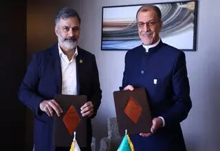 خسروی‌وفا و همتای پاکستانی تفاهم‌نامه همکاری امضا کردند