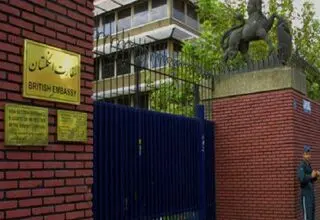 بریتانیا کارکنان سفارتش را از ایران خارج کرد