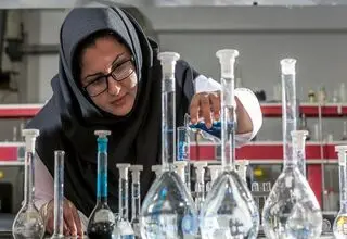 زنان ایرانی، پیشتاز در دانشگاه، عقب‌ مانده در بازار کار