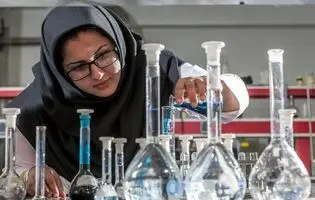 زنان ایرانی، پیشتاز در دانشگاه، عقب‌ مانده در بازار کار