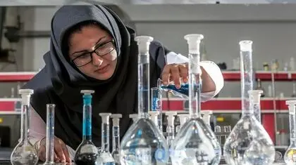 زنان ایرانی، پیشتاز در دانشگاه، عقب‌ مانده در بازار کار