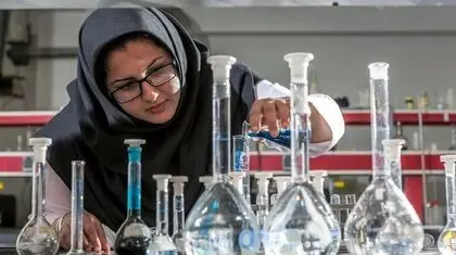 زنان ایرانی، پیشتاز در دانشگاه، عقب‌ مانده در بازار کار