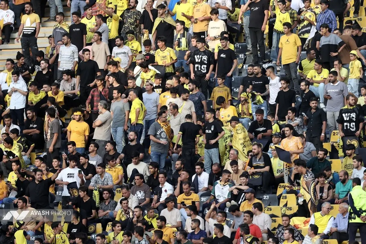 دیدار تیم های فوتبال سپاهان اصفهان و پرسپولیس تهران