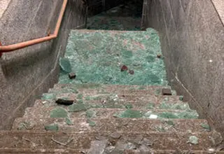 تخریب یک سالن ورزشی در جزیره لارک