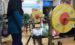 مدال نقره بانوی پاراوزنه‌بردار ایران