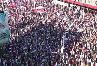 راهپیمایی‌ گسترده در یمن در حمایت از پیروزی ایران علیه متجاوزان آمریکایی- صهیونی