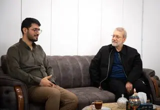 لاریجانی با خانواده شهید حاجی‌زاده دیدار کرد