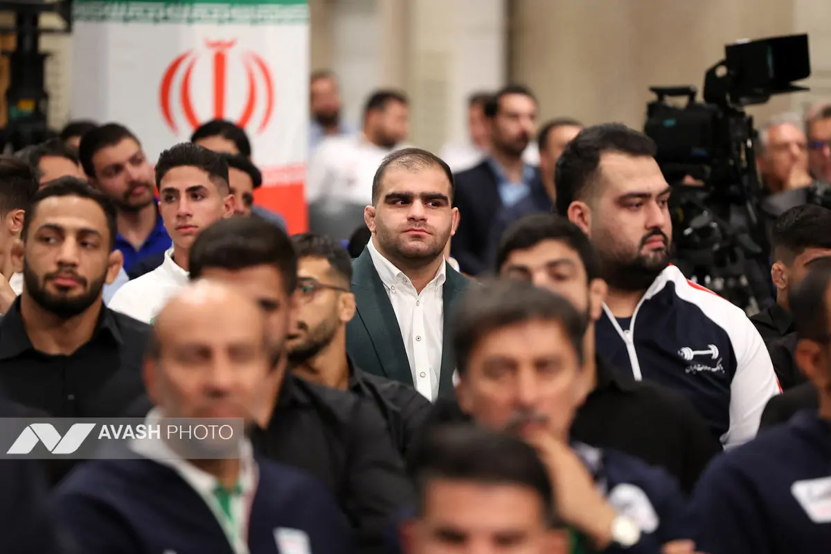 دیدار قهرمانان و مدال‌آوران ورزشی و المپیادهای علمی جهانی با رهبر انقلاب