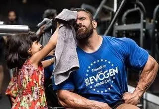 عاشقانه هادی چوپان با همسرش پس از نایب‌قهرمانی در مستر المپیا ۲۰۲۵ + عکس