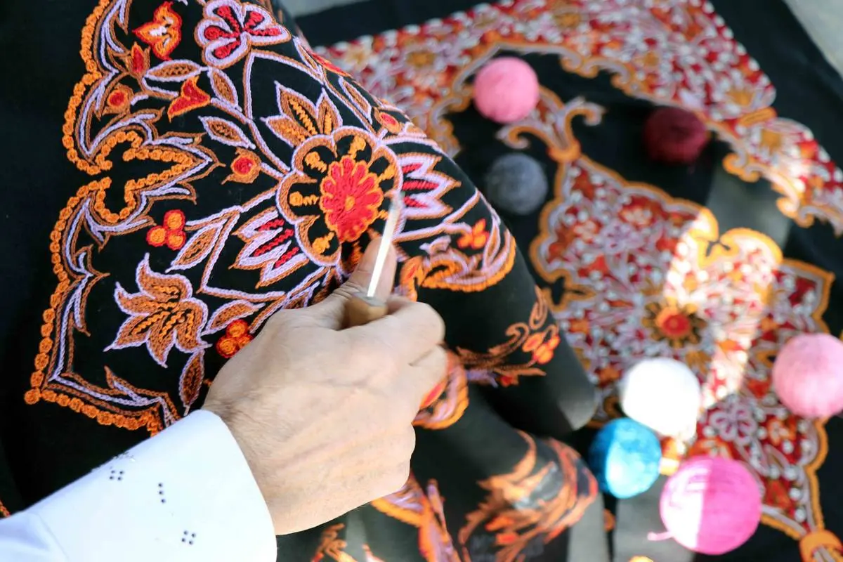 نگاهی به هنر رشتیدوزی در مستند «میراث ابریشم و رنگ»