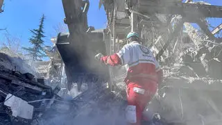 تخریب ساختمان هلال احمر و سینما تربیت مهاباد