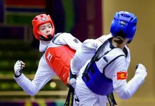 هستی محمدی: درگیری با مبینا نعمت‌زاده را تکذیب می‌کنم