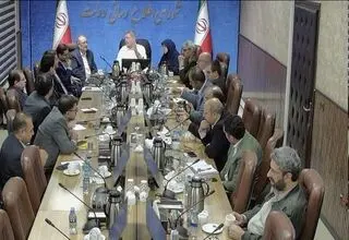 همه باید با انسجام و همدلی از مشکلات عبور کنیم