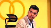 عادل فردوسی پور با دکوری شبیه به برنامه ۹۰ بازگشت