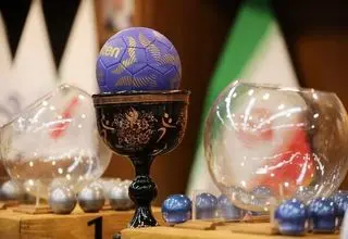 تراکتور - پرسپولیس جدال حساس یک‌شانزدهم