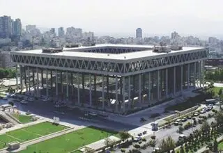 «گیتی اعتماد» مهندس ناظر ساختمان شیشه‌ای: برای بازسازی، مسابقه برپا نکنید!