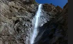 آبشار سرنکوه؛ گوهری پنهان در دل کوهستان‌های جنوبی کرمان