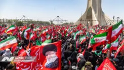 اولین فیلم از حضور پسر ارشد رهبر شهید در حرم امام حسین(ع)