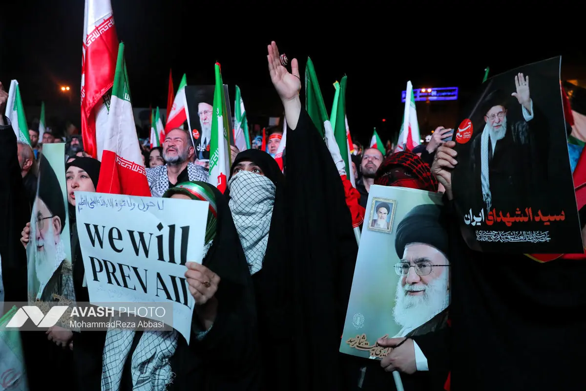 هفتمین شب تجمع مردم تهران در سوگ رهبر شهید