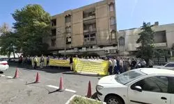 اعتراض اپراتورهای پست‌های فشار قوی برق سراسر کشور مقابل سازمان اداری استخدامی