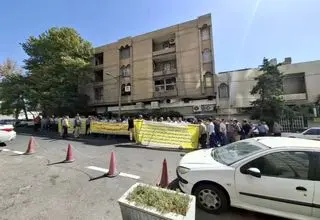 اعتراض اپراتورهای پست‌های فشار قوی برق سراسر کشور مقابل سازمان اداری استخدامی
