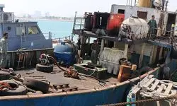 توقیف شناور حامل ۴۵ هزار لیتر سوخت قاچاق در نزدیکی کیش