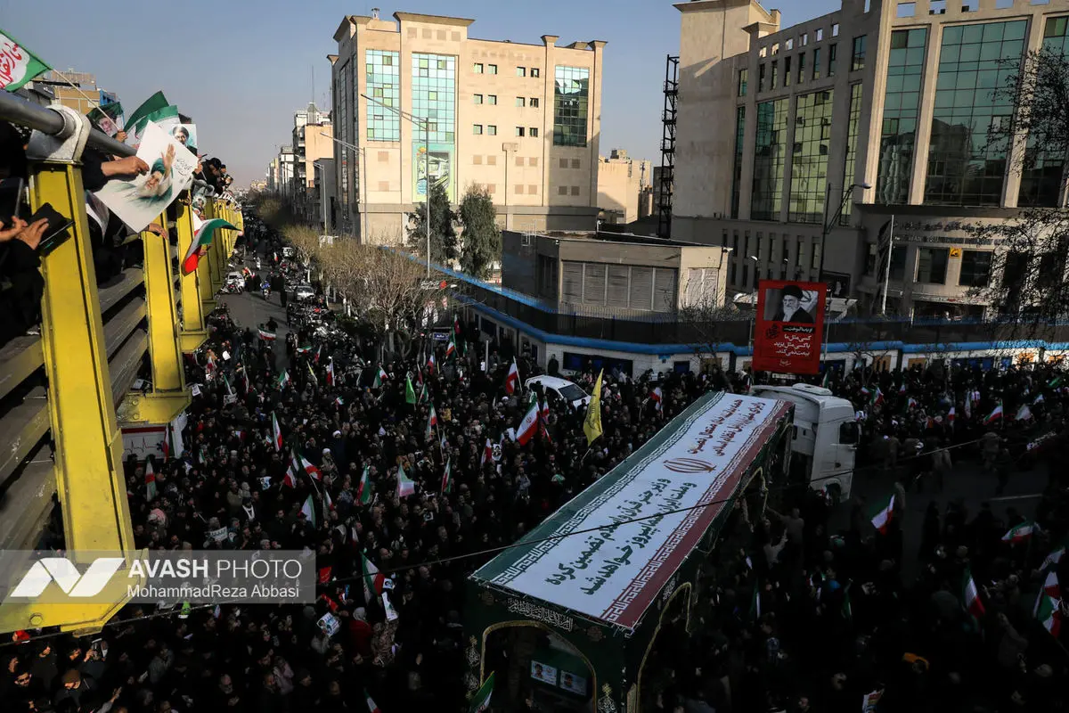 تشییع پیکر ۳۵ شهید جنگ رمضان در تهران -۲