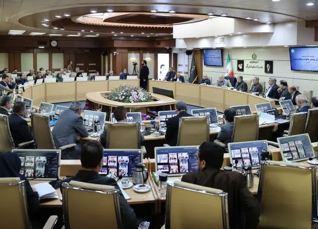 پزشکیان: با اتکا به نخبگان و مدیران با انگیزه می‌توان تحول نظام سلامت را محقق کرد