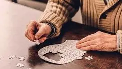 نشانه‌های آلزایمر از چند سالگی شروع می‌شود؟